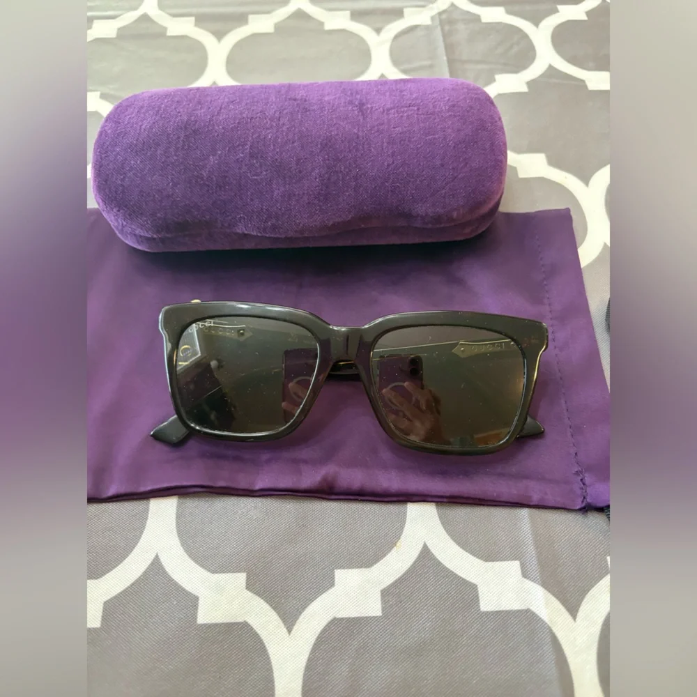Gucci Women’s Black Sunglasses - Picture 2 of 11